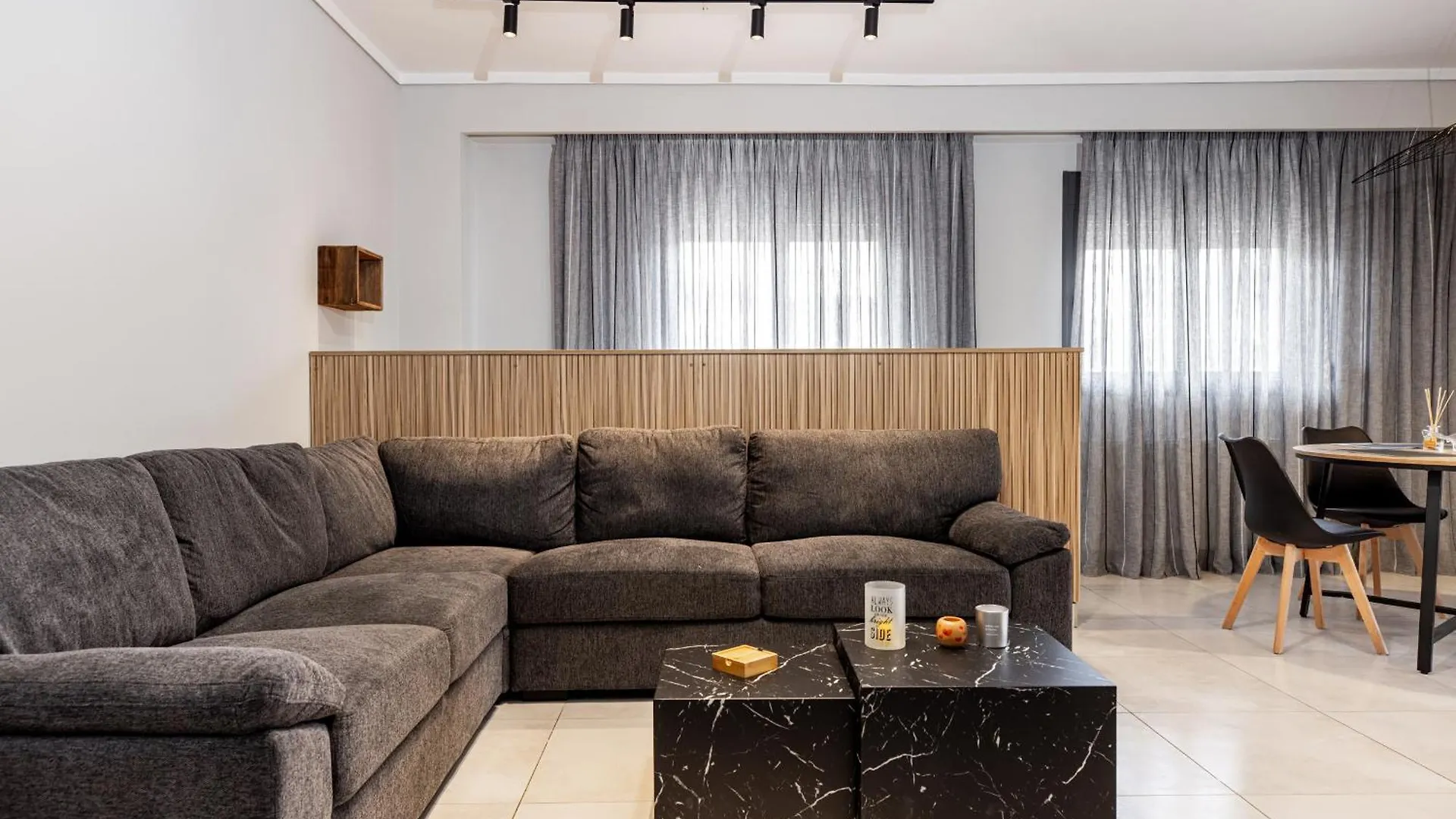 Spacious 3-Bedroom Apartment With Wifi, Ac In Charming Kalamaria - Mountain View Tesalónica 0*,