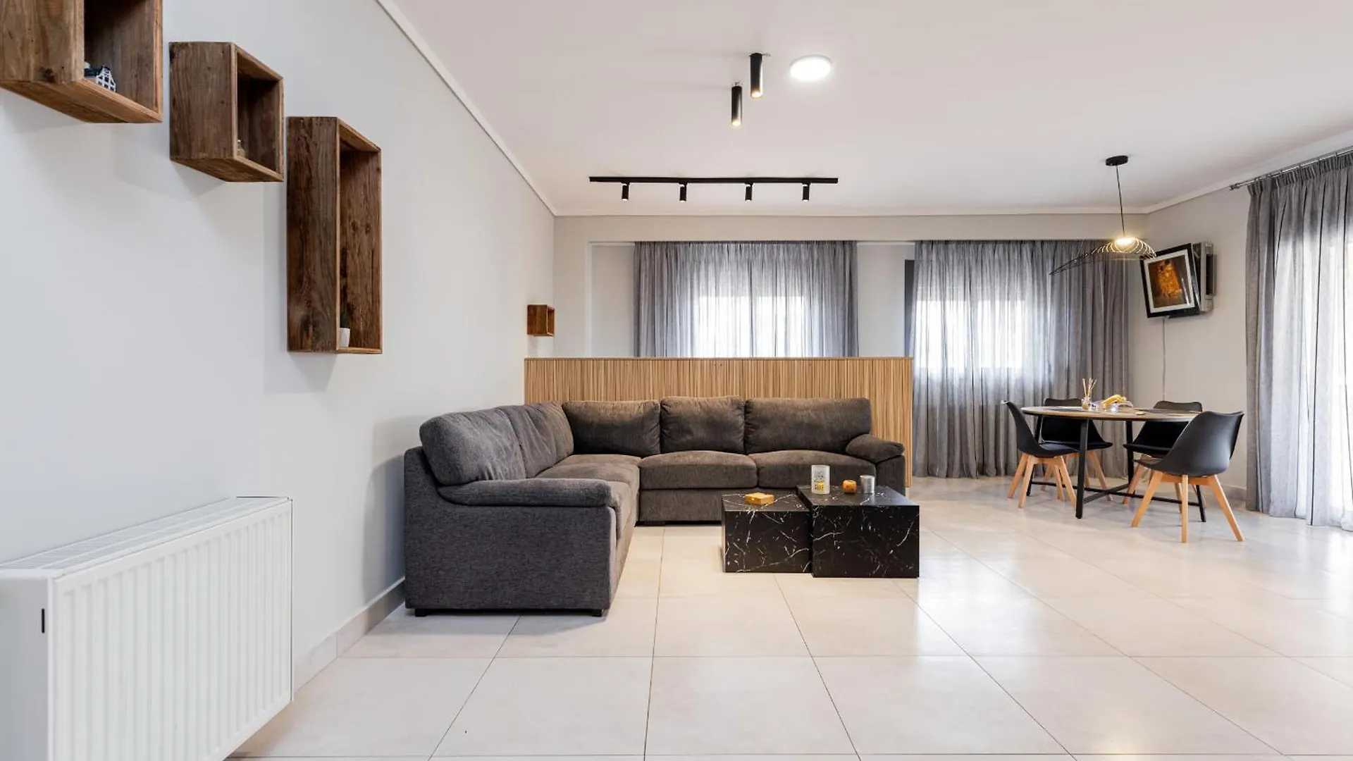 Spacious 3-Bedroom Apartment With Wifi, Ac In Charming Kalamaria - Mountain View Tesalónica