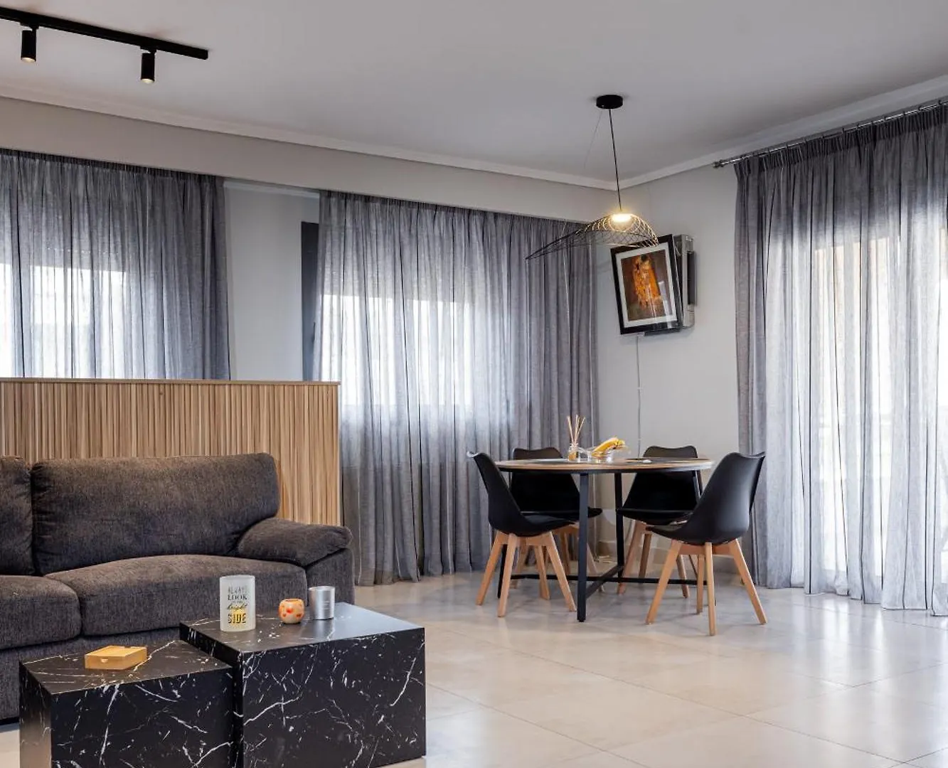 Spacious 3-Bedroom Apartment With Wifi, Ac In Charming Kalamaria - Mountain View Tesalónica