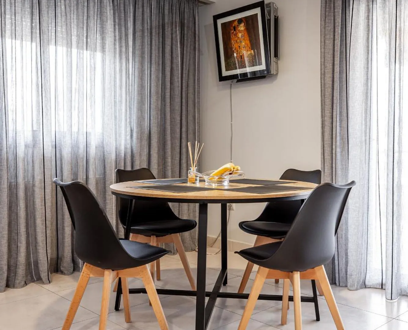 Spacious 3-Bedroom Apartment With Wifi, Ac In Charming Kalamaria - Mountain View Tesalónica