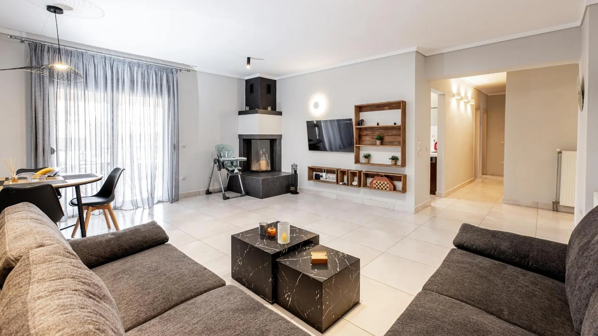 Spacious 3-Bedroom Apartment With Wifi, Ac In Charming Kalamaria - Mountain View Tesalónica